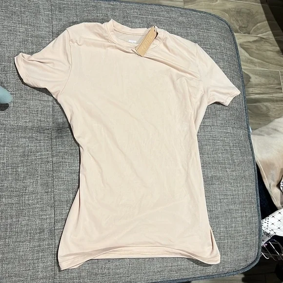 Skims Fit Everybody T-Shirt - Picture 2 of 8